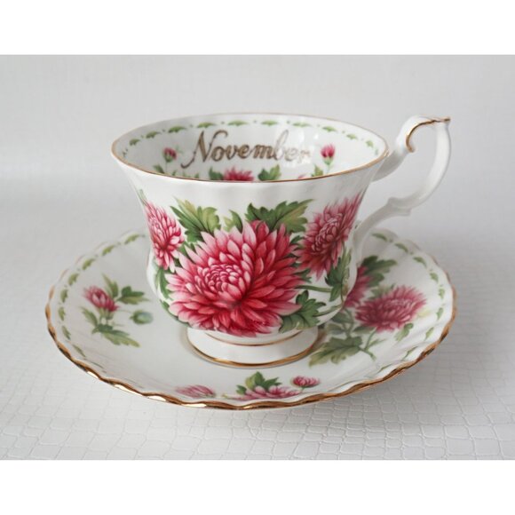Royal Albert November Flower of the Month Tea Cup & Saucer Pink Chrysanthemum - Picture 1 of 5